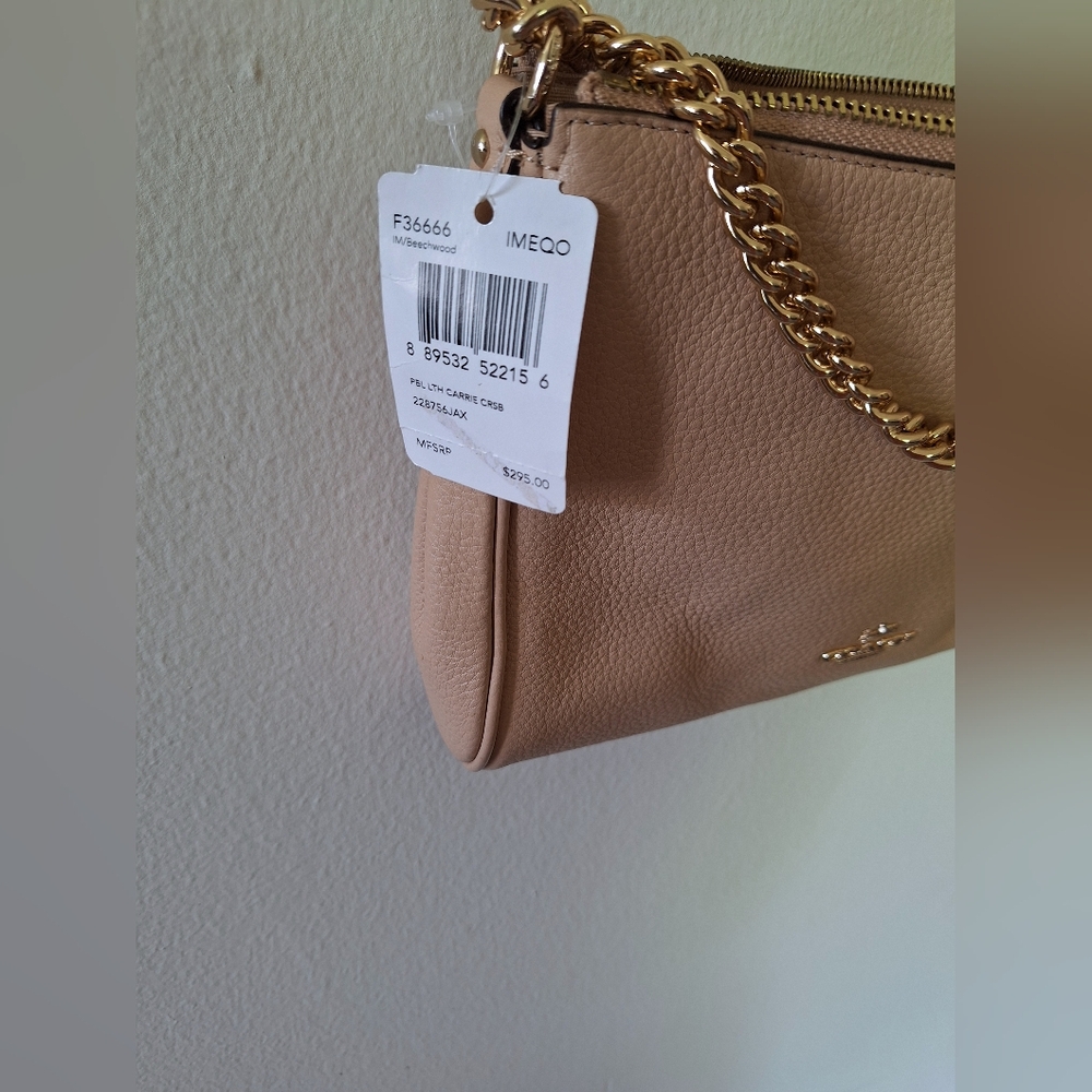 Leather coach bag great for summer, fall, spring
